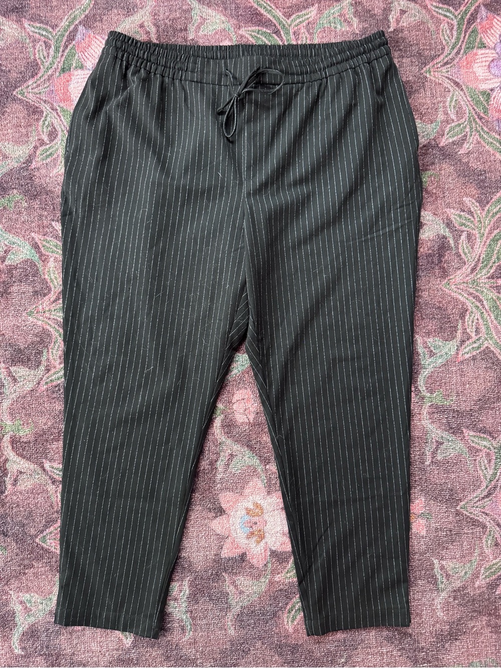 Old Navy Women’s Black Pinstripe Drawstring Soft Tapered Leg Pants - XL